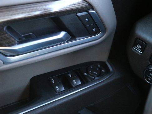 Used 2025 Chevrolet Silverado 2500 LT w/ Convenience Package image 11