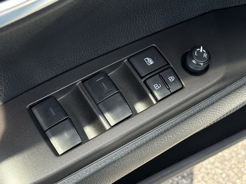 Used 2023 Toyota Camry SE w/ Convenience Package image 13