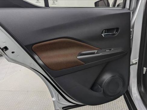 Used 2020 Nissan Kicks SR image 16