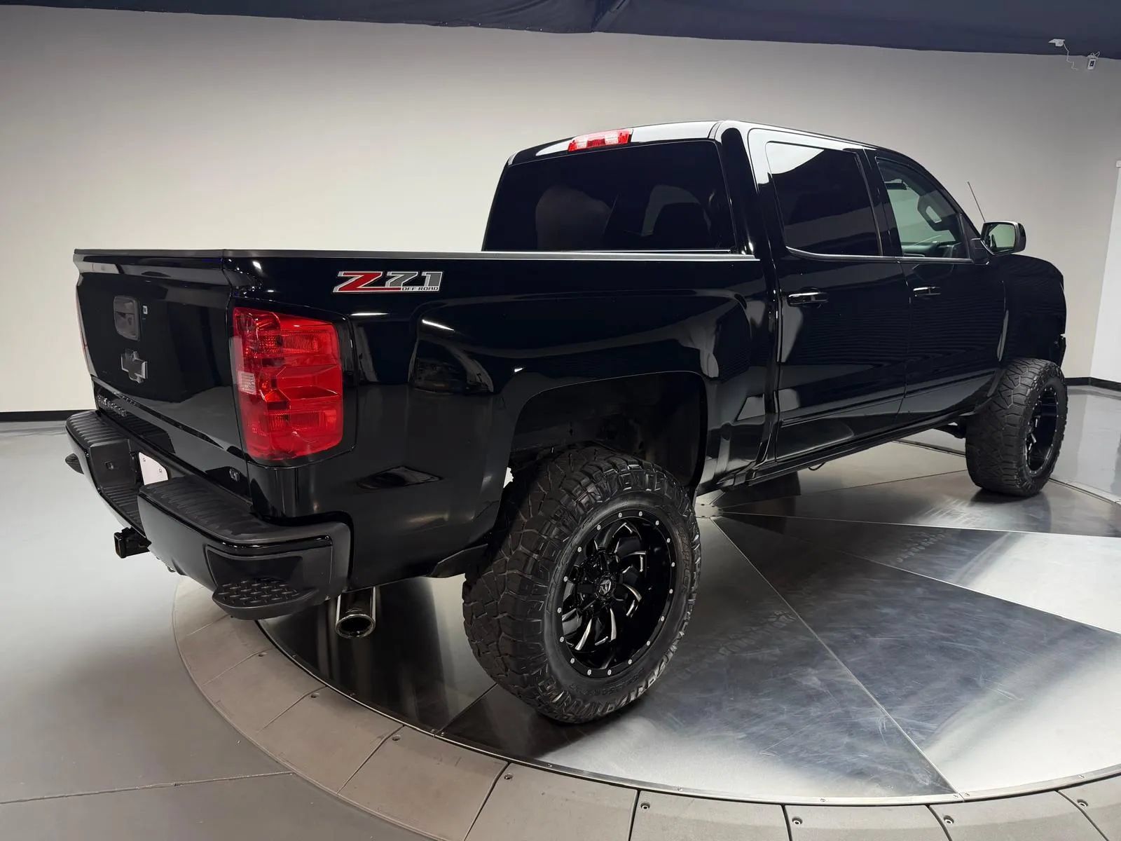 Used 2017 Chevrolet Silverado 1500 LT w/ Texas Edition AWD/4WD image 2