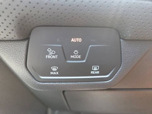 Used 2026 Volkswagen Atlas SE FWD image 12