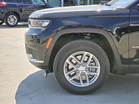 New 2025 Jeep Grand Cherokee L Laredo image 10