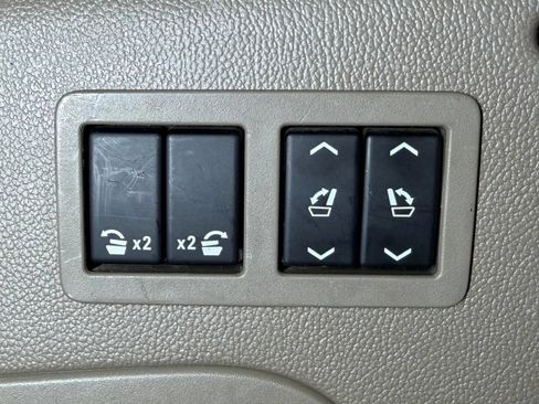 Used 2017 Chevrolet Suburban Premier AWD/4WD image 17