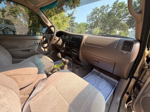 Used 2004 Toyota Tacoma 4x4 Xtracab V6 w/ SR5 Pkg image 16