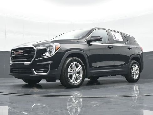 Used 2024 GMC Terrain SLE image 17