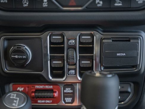 New 2025 Jeep Wrangler Unlimited Rubicon w/ Steel Bumper Group image 23