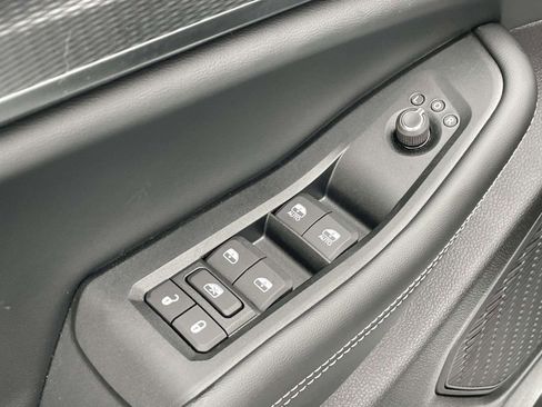 New 2025 Jeep Grand Cherokee Laredo w/ Luxury Tech Group I image 29