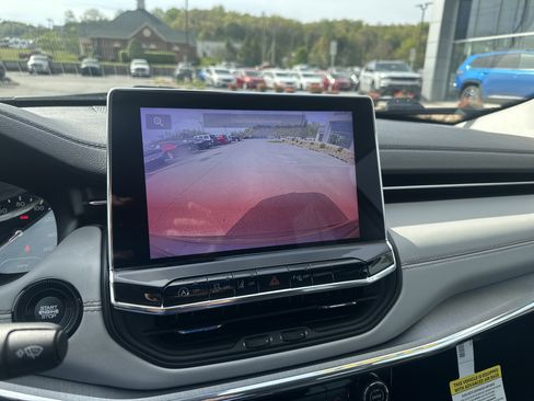 Used 2022 Jeep Compass Limited image 34