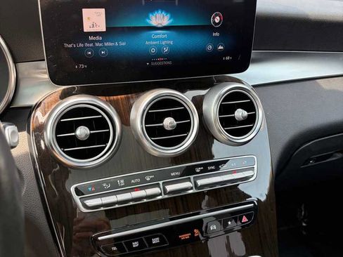 Used 2020 Mercedes-Benz GLC 300 4MATIC w/ Multimedia Package image 14