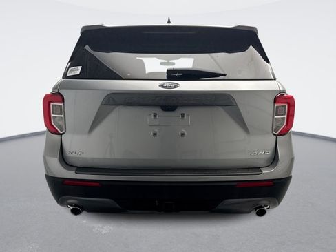 Used 2023 Ford Explorer XLT w/ Equipment Group 202A AWD/4WD image 4