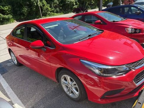 Used 2018 Chevrolet Cruze LT w/ Convenience Package FWD image 19