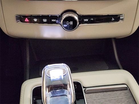 New 2026 Volvo XC90 B6 Ultra w/ Protection Package image 19