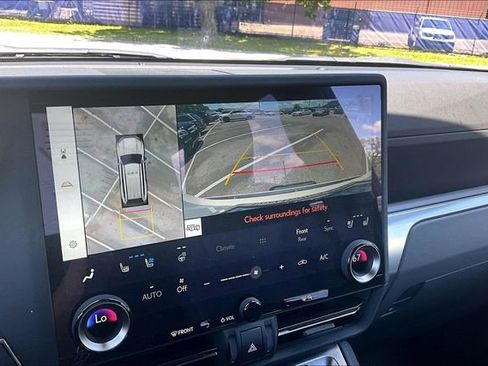 Used 2025 Lexus GX 550 w/ Accessory Package (2T) AWD/4WD image 10