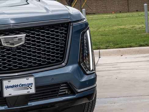 Used 2026 Cadillac Escalade Platinum Sport w/ LPO, ONYX Package image 10