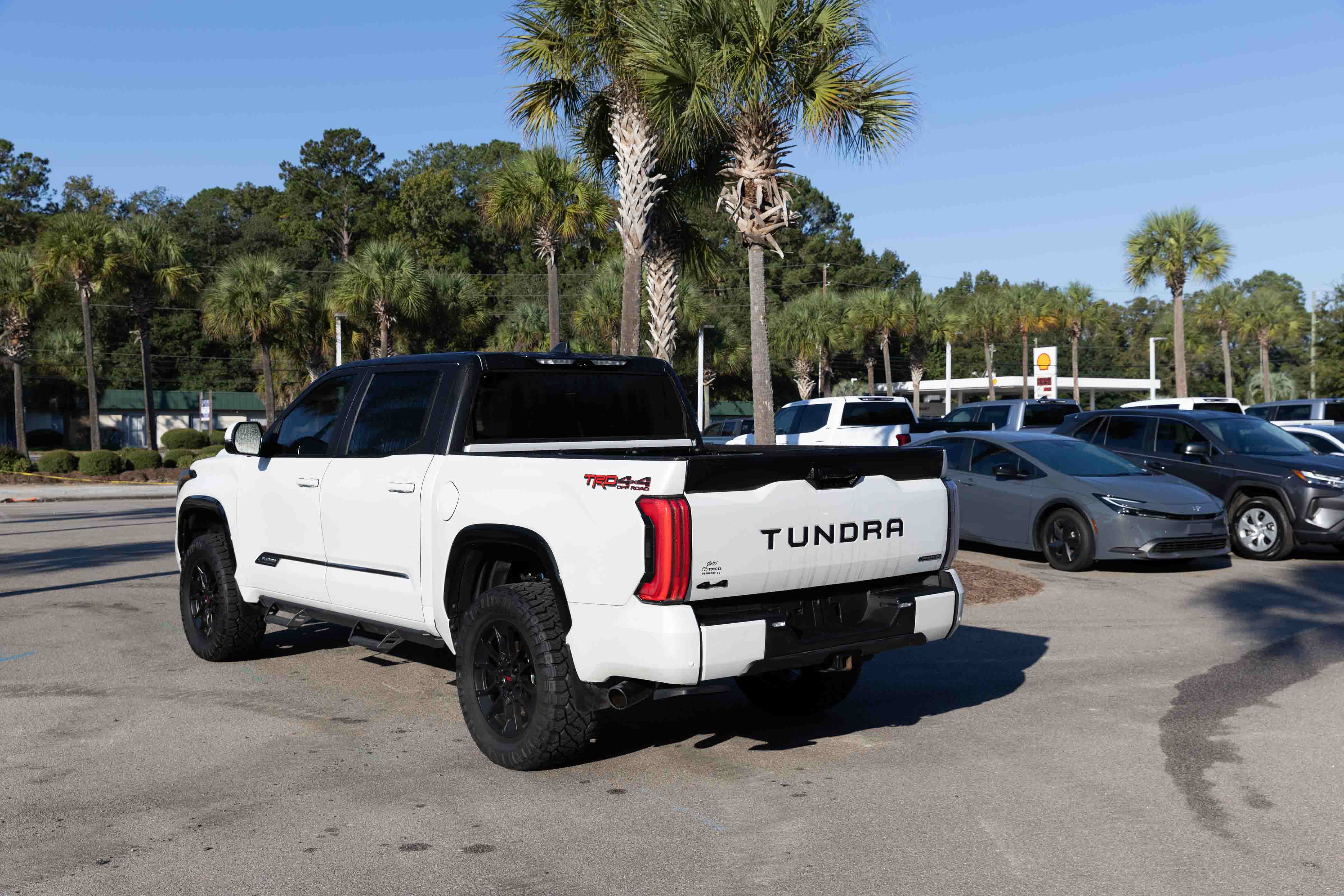 Used 2025 Toyota Tundra Platinum w/ TRD Off-Road Package AWD/4WD image 3