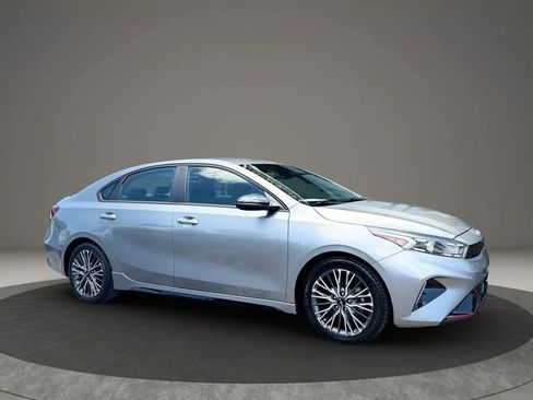 Used 2022 Kia Forte GT-Line FWD image 2