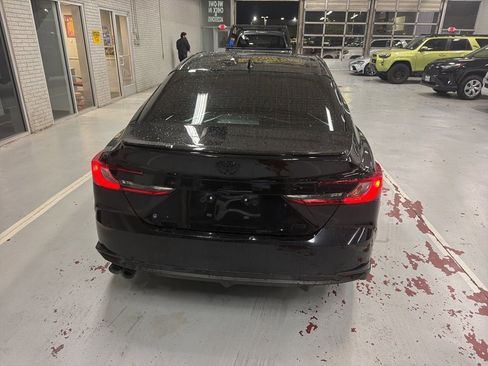 Used 2025 Toyota Camry SE w/ Convenience Package image 5