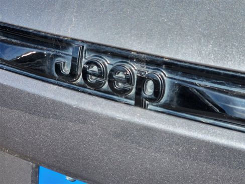 Used 2023 Jeep Grand Cherokee Altitude image 7