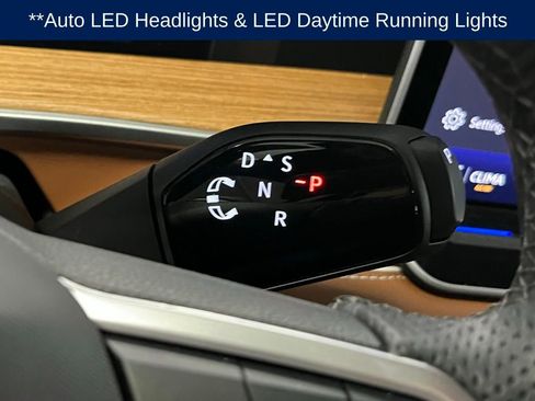 Certified 2025 Volkswagen Tiguan SEL R-Line image 17