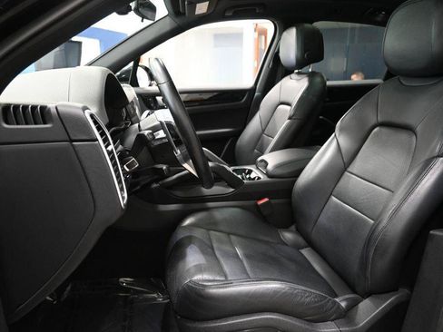 Used 2019 Porsche Cayenne AWD/4WD image 13