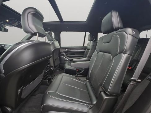 Used 2022 Jeep Grand Cherokee L Overland w/ Luxury Tech Group IV image 12