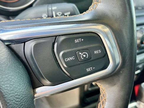 Used 2022 Jeep Gladiator Overland AWD/4WD image 14