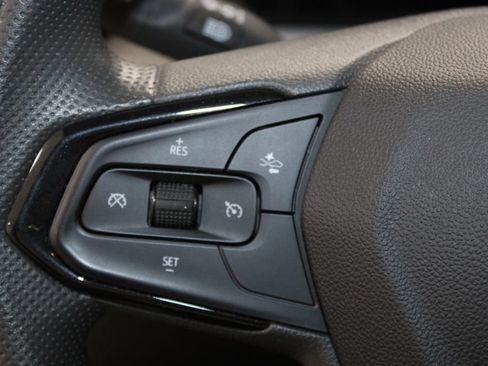 Used 2025 Chevrolet Trax LT FWD image 40