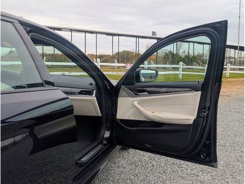 Used 2022 BMW 530i xDrive w/ M Sport Package image 12