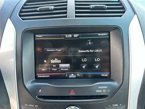 Used 2012 Ford Explorer XLT image 17