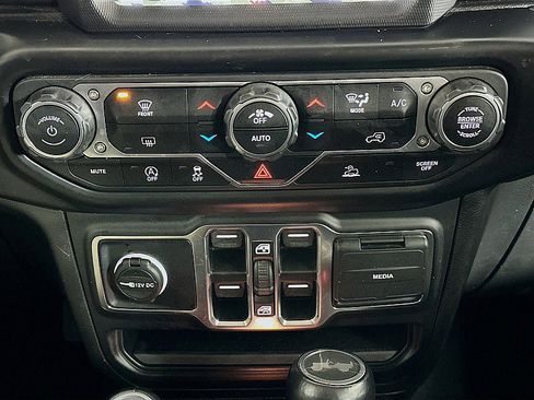 Used 2022 Jeep Wrangler Unlimited Sahara image 17