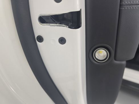 Used 2024 Rivian R1S Adventure AWD/4WD image 33