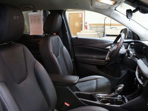 Certified 2024 Buick Encore GX Sport Touring image 10