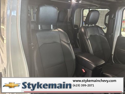 Used 2021 Jeep Gladiator Sport image 35