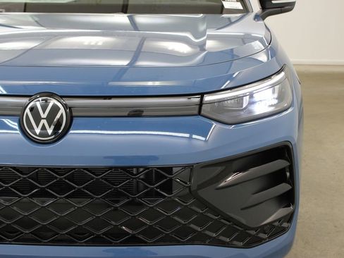 New 2026 Volkswagen Tiguan SE R-Line FWD image 8