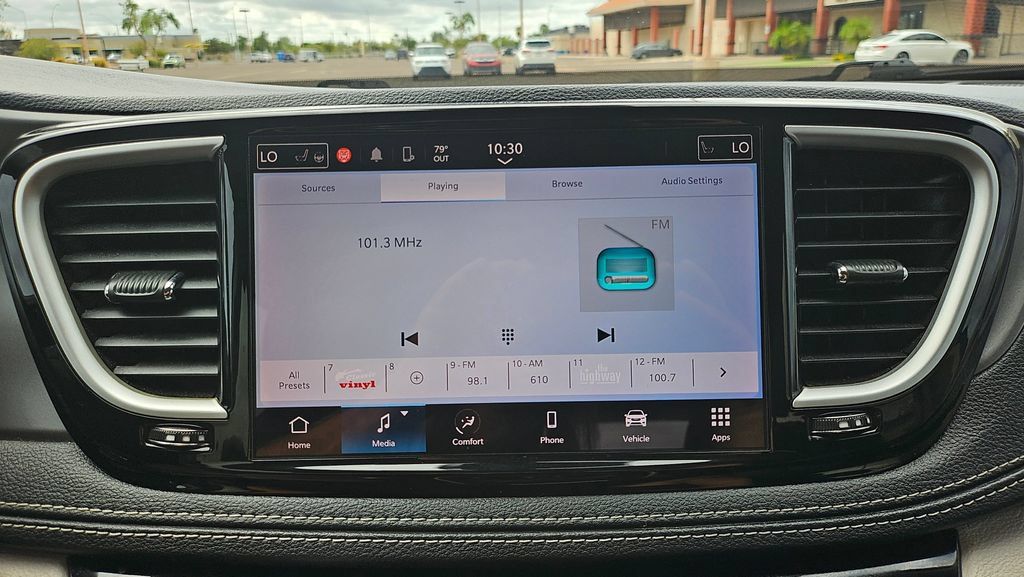 Used 2022 Chrysler Pacifica Touring-L FWD image 35