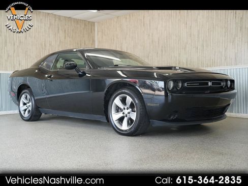 Used 2019 Dodge Challenger SXT RWD image 1
