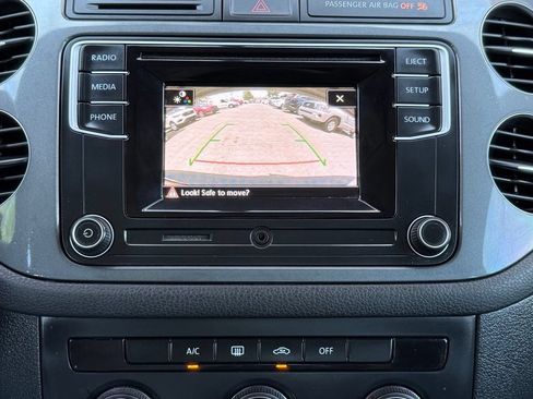 Used 2018 Volkswagen Tiguan Limited FWD image 29