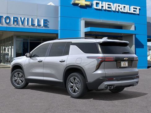 New 2026 Chevrolet Traverse LT w/ Driver Confidence Package FWD image 3