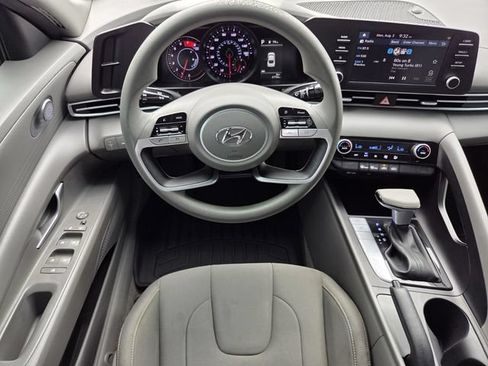 Used 2023 Hyundai Elantra SEL FWD image 13