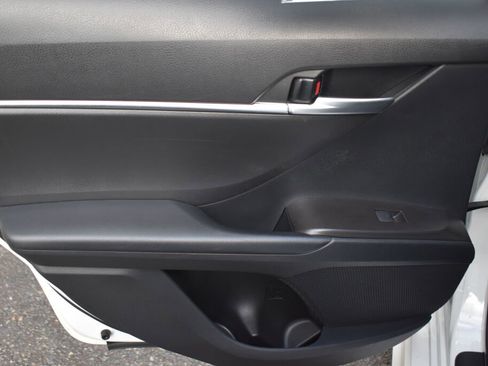 Certified 2022 Toyota Camry SE image 19