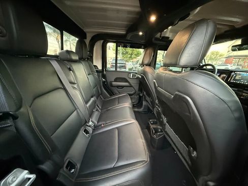 Used 2025 Jeep Gladiator Sport AWD/4WD image 25