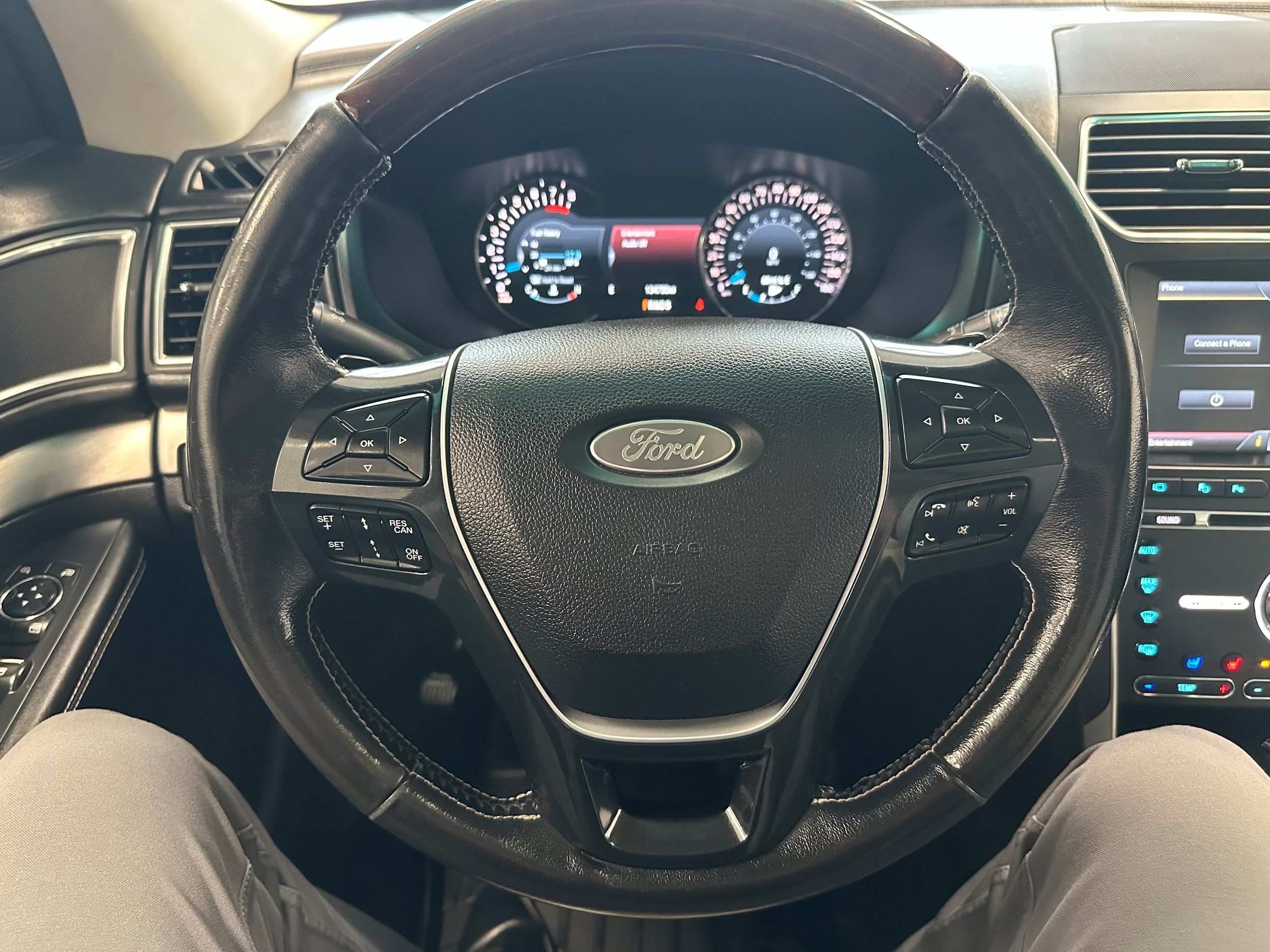 Used 2016 Ford Explorer Platinum AWD/4WD image 23