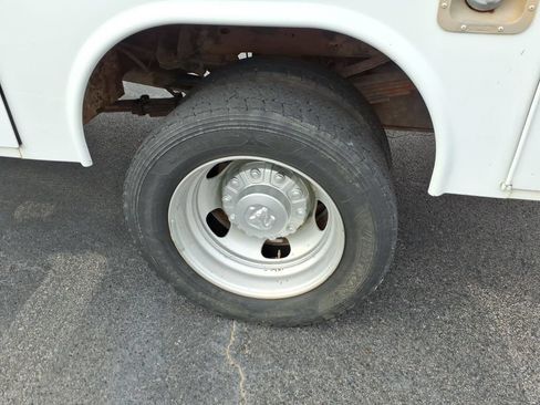 Used 2024 RAM 5500 Tradesman w/ Chrome Appearance Group AWD/4WD image 5
