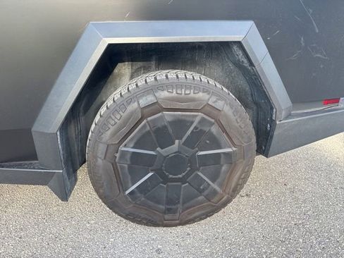 Used 2024 Tesla Cybertruck Cyberbeast AWD/4WD image 15