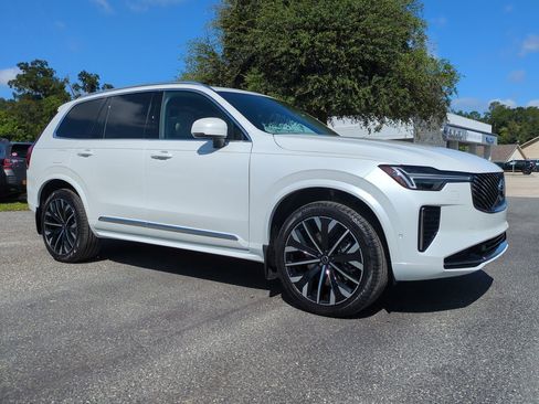 New 2026 Volvo XC90 T8 Plus w/ Protection Package Premier image 2