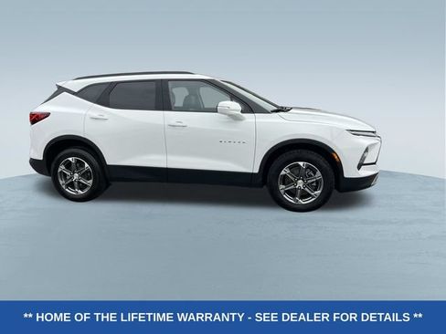 Used 2024 Chevrolet Blazer LT FWD image 2