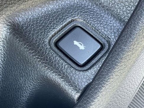 Used 2021 Honda Accord Touring image 11