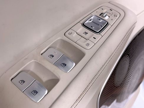 Used 2020 Genesis G90 3.3T Premium image 15