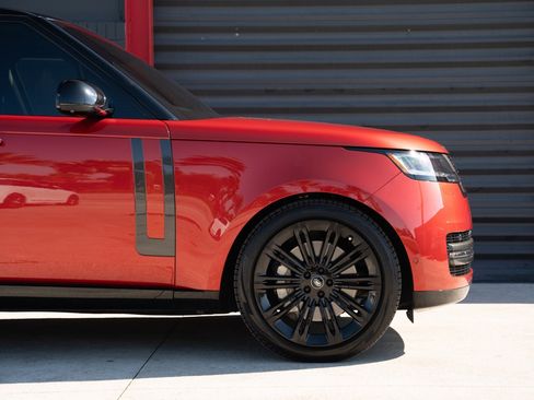 Used 2023 Land Rover Range Rover Long Wheelbase SE image 7