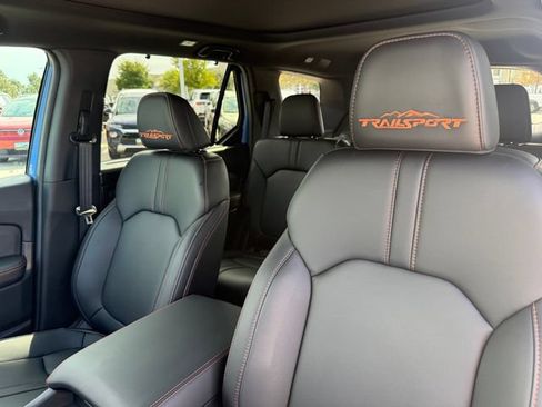 Used 2025 Honda Pilot TrailSport image 13